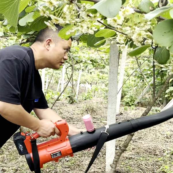 大型獼猴桃電動(dòng)鼓風(fēng)授粉機(jī)