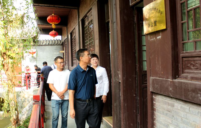 領(lǐng)導視察播州區(qū)三岔鎮(zhèn)獼猴桃基地