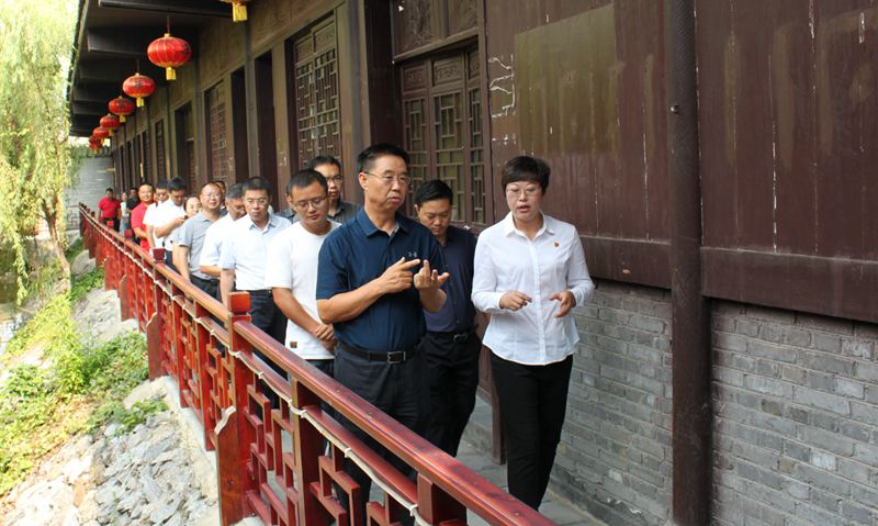 領(lǐng)導視察播州區(qū)三岔鎮(zhèn)獼猴桃基地